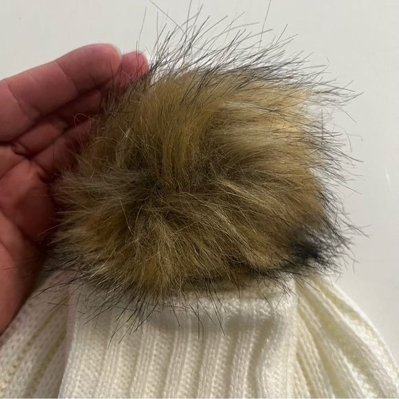 Calvin Klein Pom pom hat and flip-top gloves - Picture 7 of 7